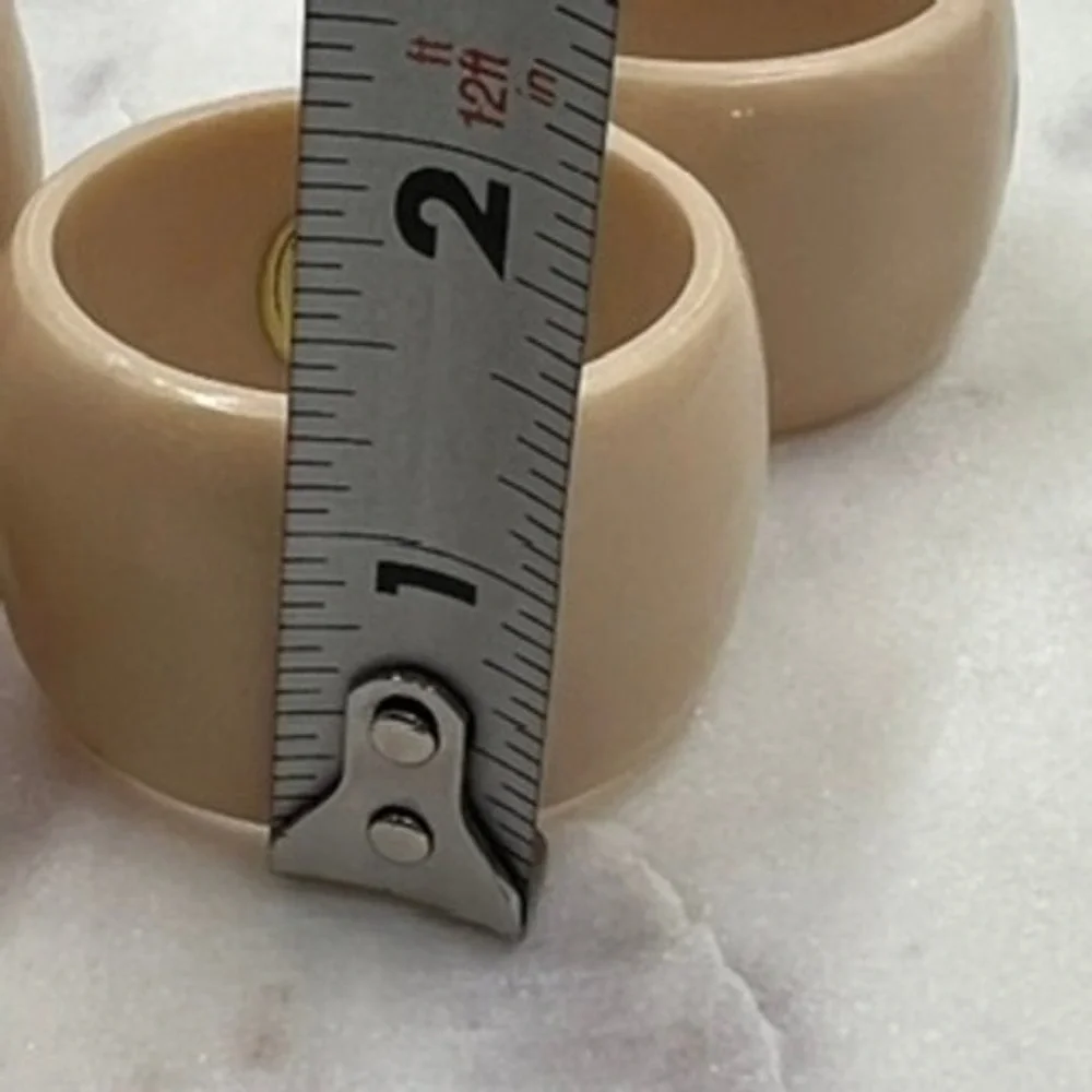 Vintage MCM Tan Acrylic Napkin Rings Set of 4 Beige Round‎ Mid Century Modern